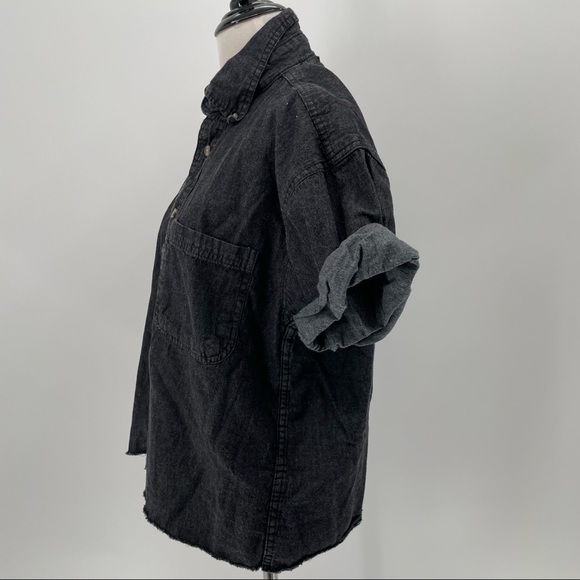 Sierra Pacific Woman’s Black Denim Short Sleeve Buffon Up - Picture 3 of 5